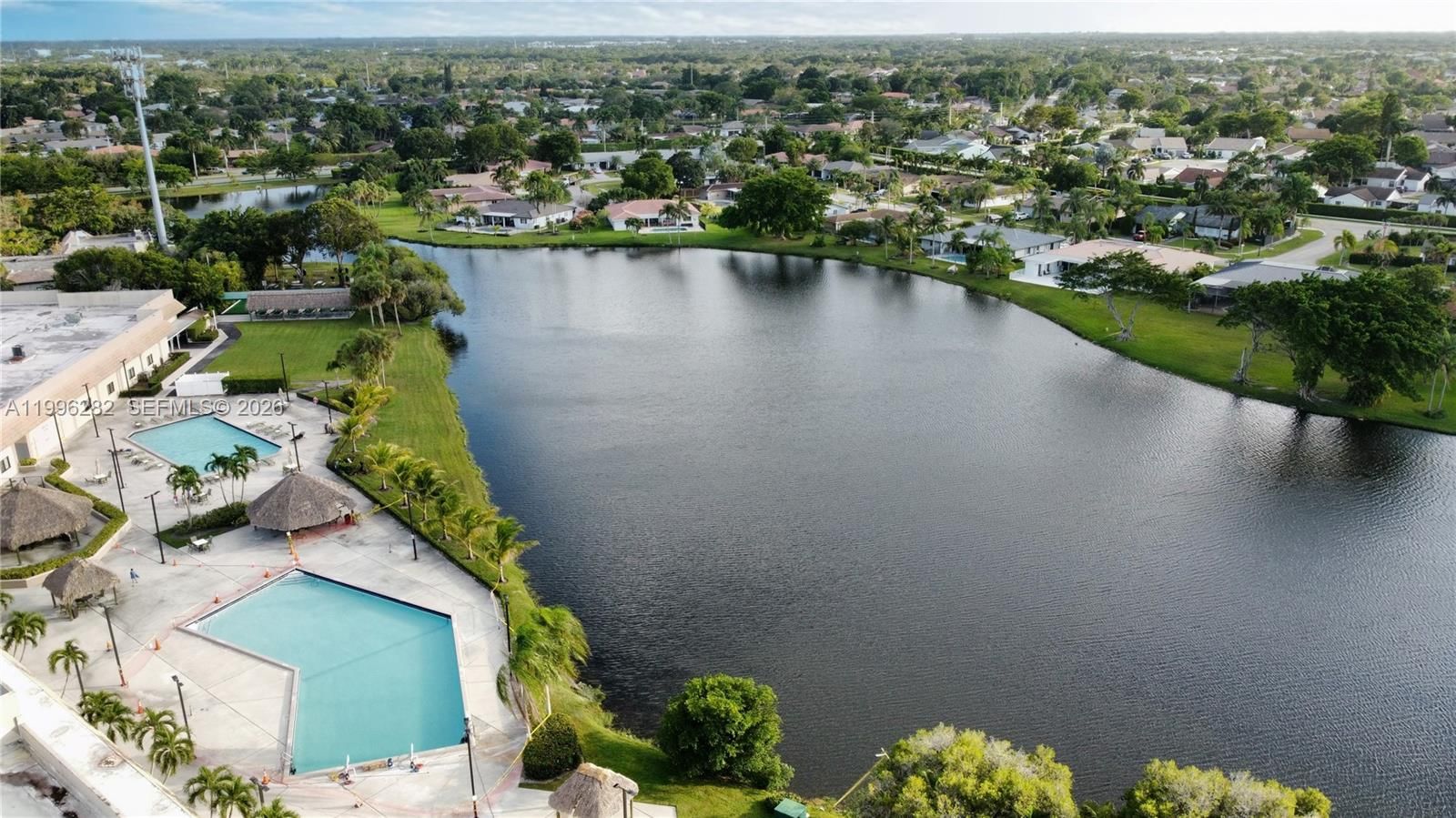 Real estate property located at 310 Lakeview Dr #105, Broward, Racquet Club Apts At Bona, Weston, FL