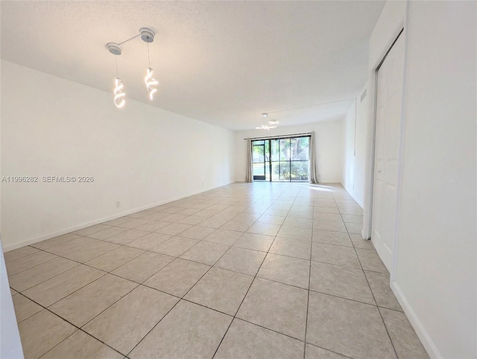 Real estate property located at 310 Lakeview Dr #105, Broward, Racquet Club Apts At Bona, Weston, FL