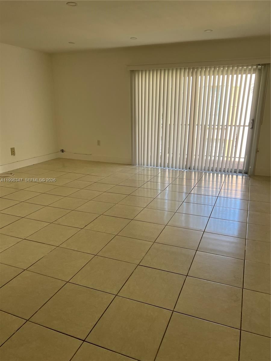 Real estate property located at 7160 Fairway Dr J16, Miami-dade, Cypress Village Condo, Miami Lakes, FL