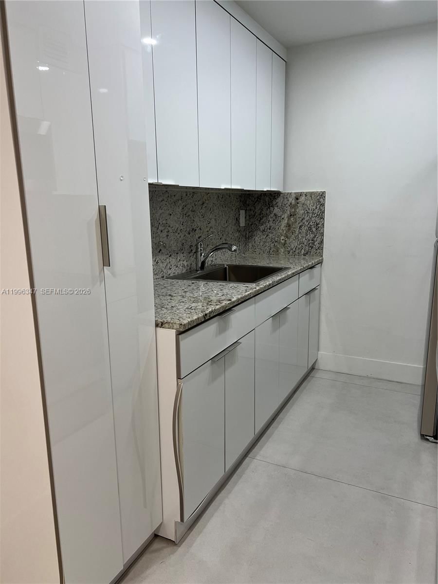 Real estate property located at 7160 Fairway Dr J16, Miami-dade, Cypress Village Condo, Miami Lakes, FL