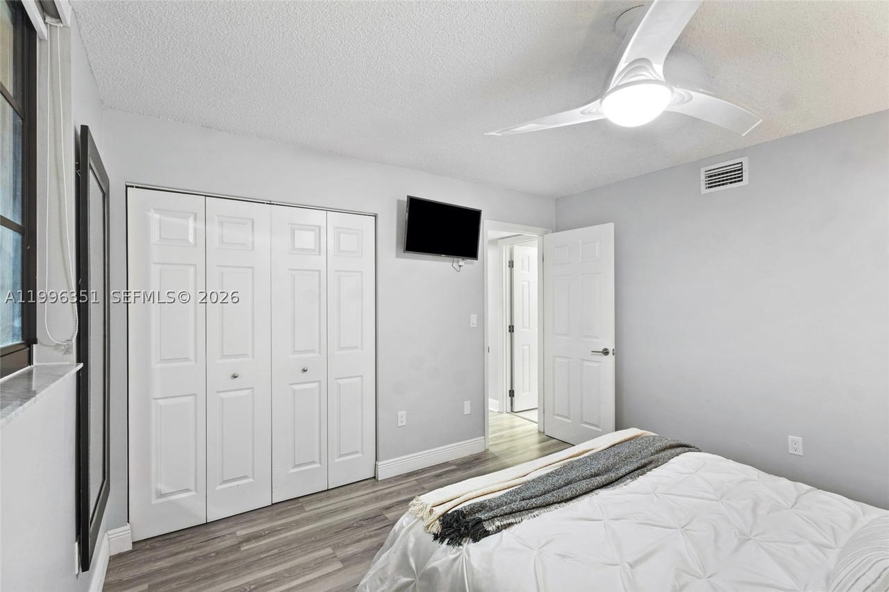 Real estate property located at 1101 Colony Point Cir #301, Broward, Colony Point 4 Condo, Pembroke Pines, FL