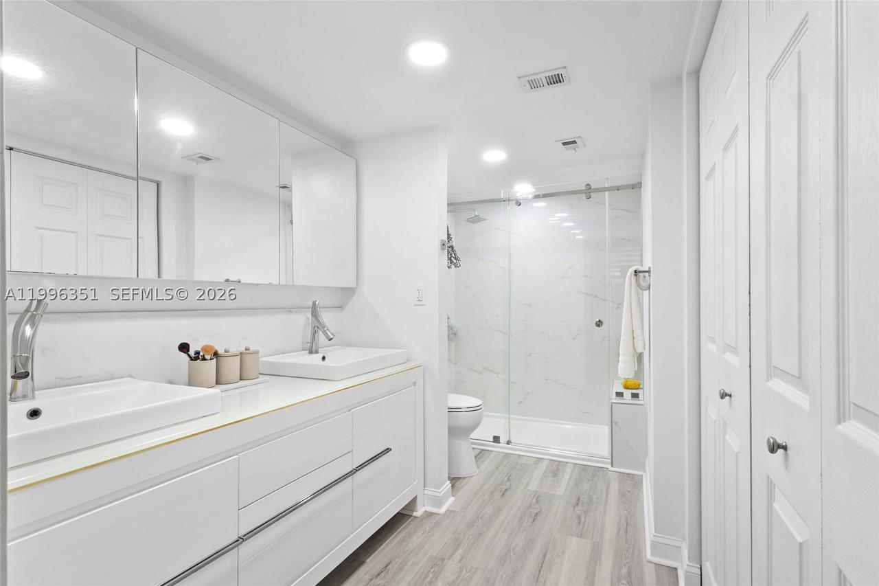 Real estate property located at 1101 Colony Point Cir #301, Broward, Colony Point 4 Condo, Pembroke Pines, FL