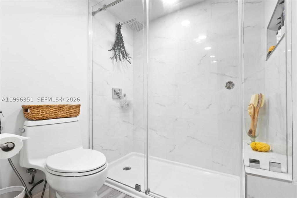 Real estate property located at 1101 Colony Point Cir #301, Broward, Colony Point 4 Condo, Pembroke Pines, FL