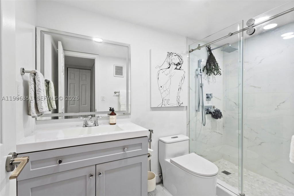 Real estate property located at 1101 Colony Point Cir #301, Broward, Colony Point 4 Condo, Pembroke Pines, FL