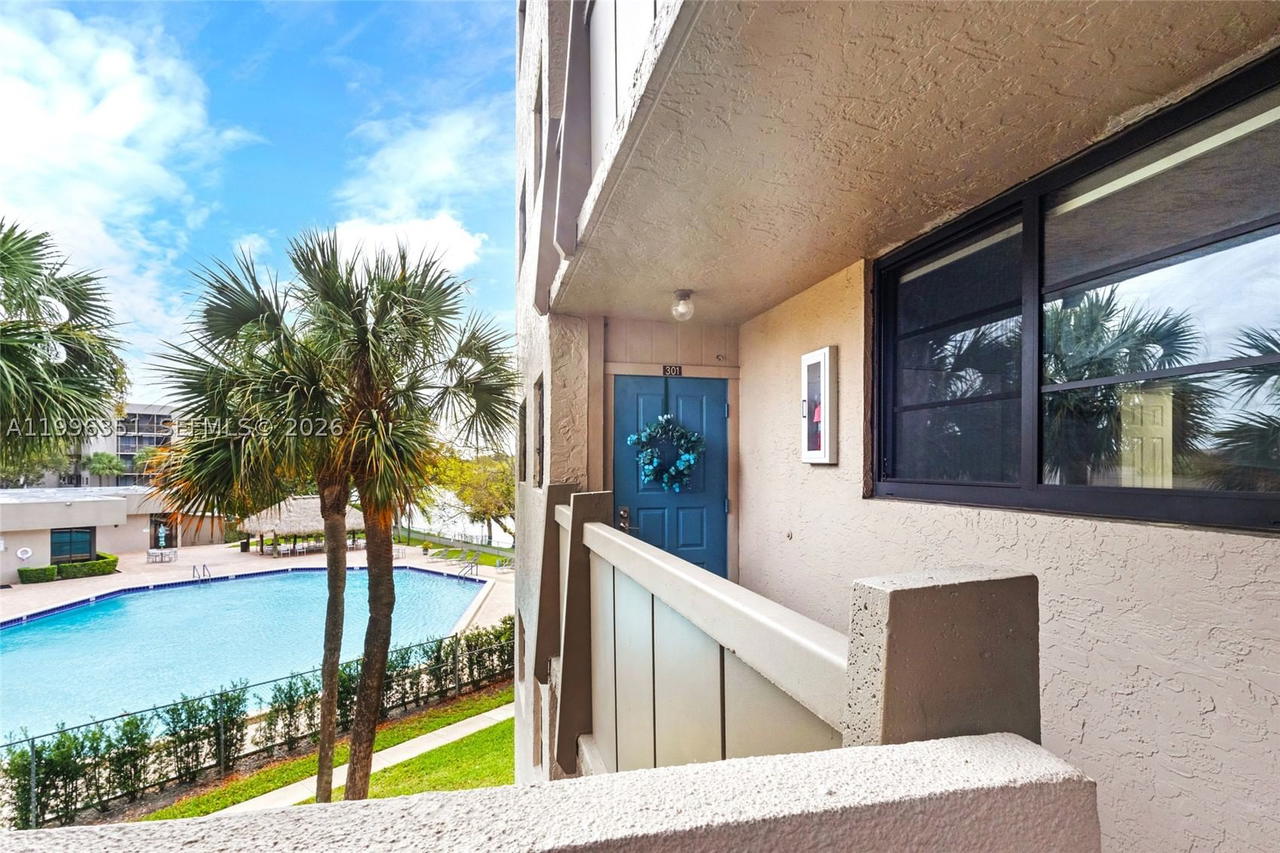 Real estate property located at 1101 Colony Point Cir #301, Broward, Colony Point 4 Condo, Pembroke Pines, FL