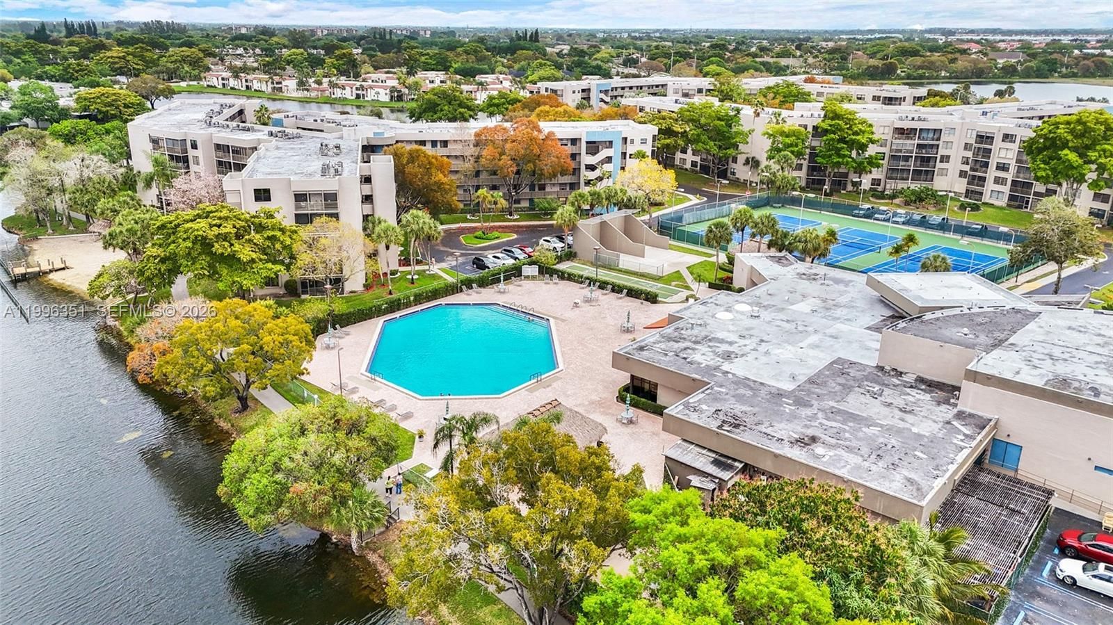 Real estate property located at 1101 Colony Point Cir #301, Broward, Colony Point 4 Condo, Pembroke Pines, FL