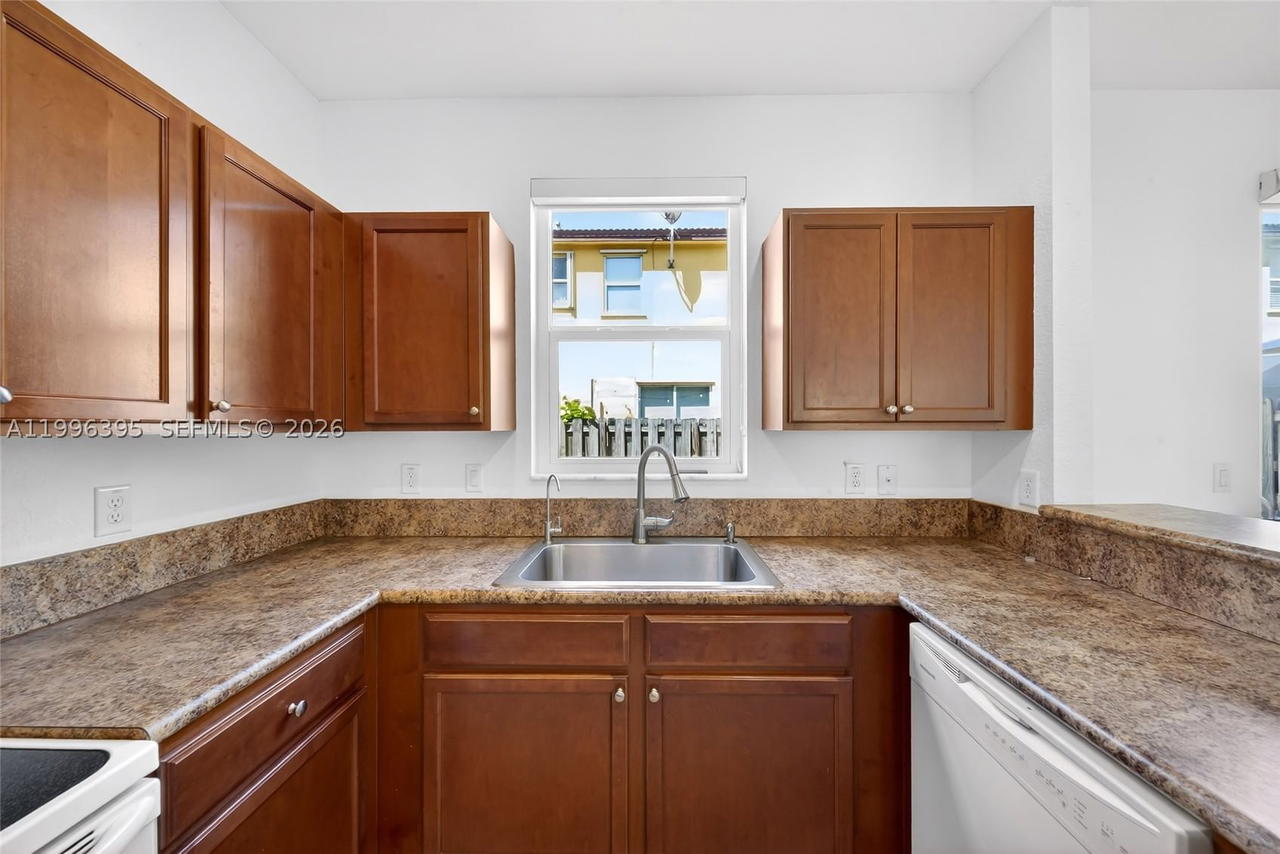 Real estate property located at 8766 112th Path, Miami-dade, Islands At Doral Northwes, Doral, FL