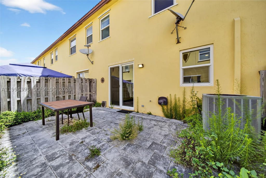 Real estate property located at 8766 112th Path, Miami-dade, Islands At Doral Northwes, Doral, FL
