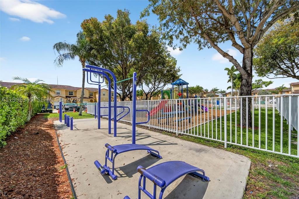 Real estate property located at 8766 112th Path, Miami-dade, Islands At Doral Northwes, Doral, FL