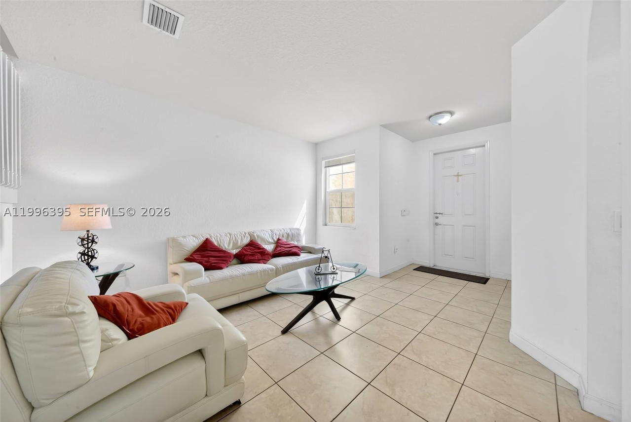 Real estate property located at 8766 112th Path, Miami-dade, Islands At Doral Northwes, Doral, FL