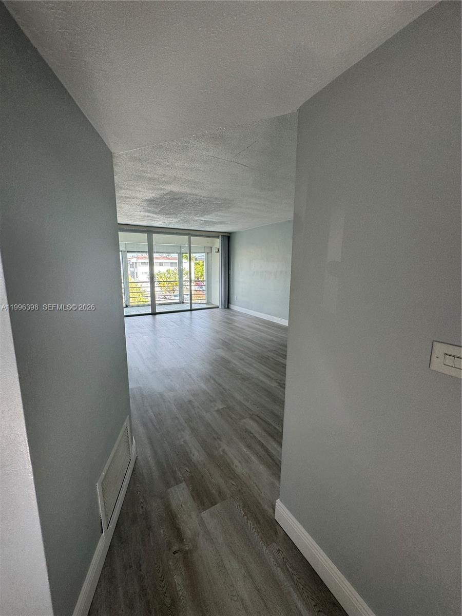 Real estate property located at 1398 191st St C305, Miami-dade, Second Forum Condo, Miami, FL