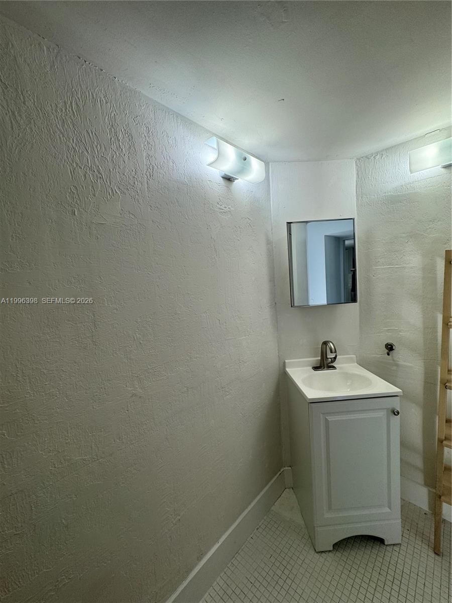 Real estate property located at 1398 191st St C305, Miami-dade, Second Forum Condo, Miami, FL