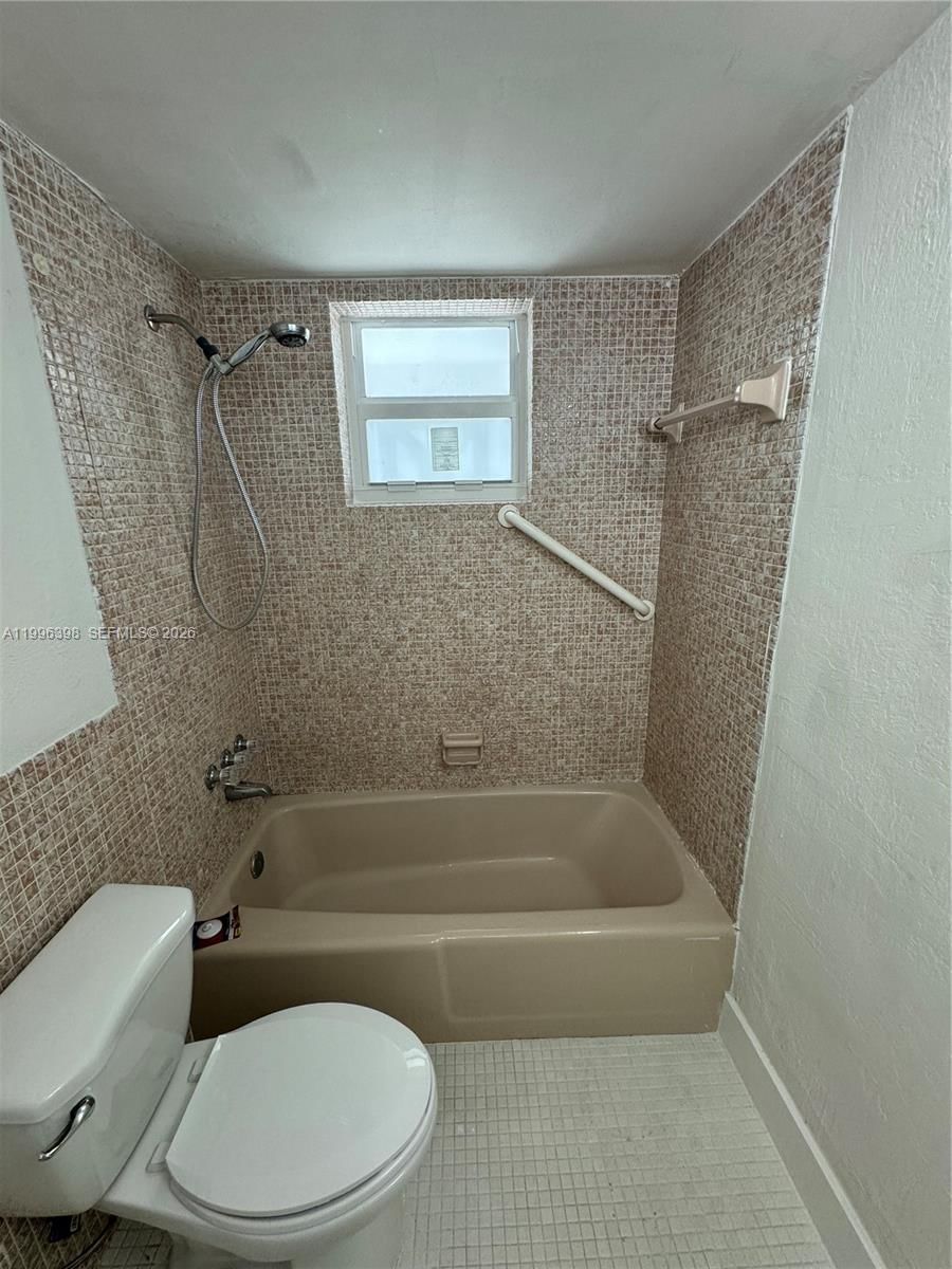 Real estate property located at 1398 191st St C305, Miami-dade, Second Forum Condo, Miami, FL