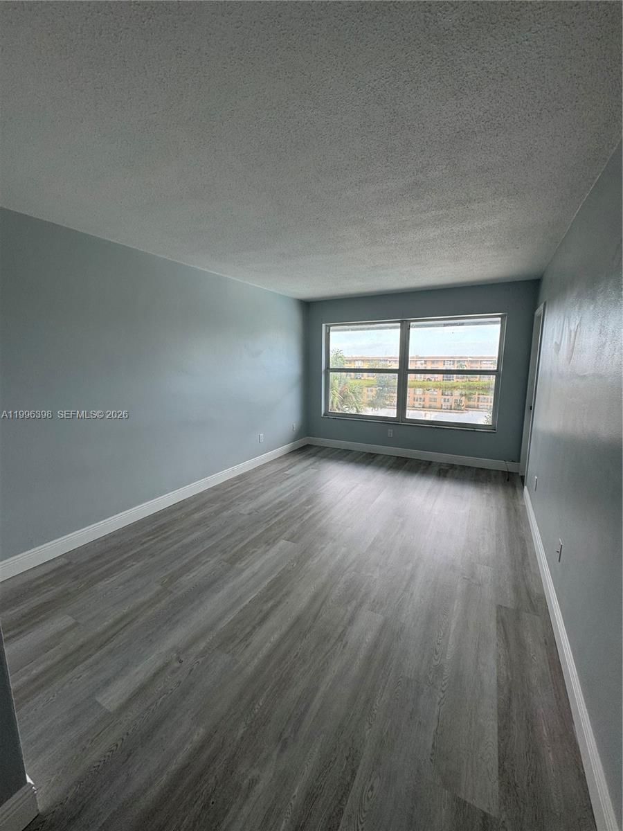 Real estate property located at 1398 191st St C305, Miami-dade, Second Forum Condo, Miami, FL