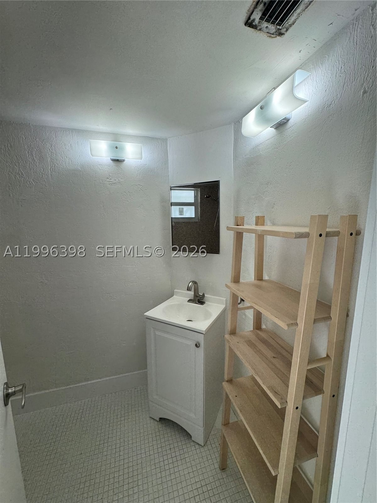 Real estate property located at 1398 191st St C305, Miami-dade, Second Forum Condo, Miami, FL