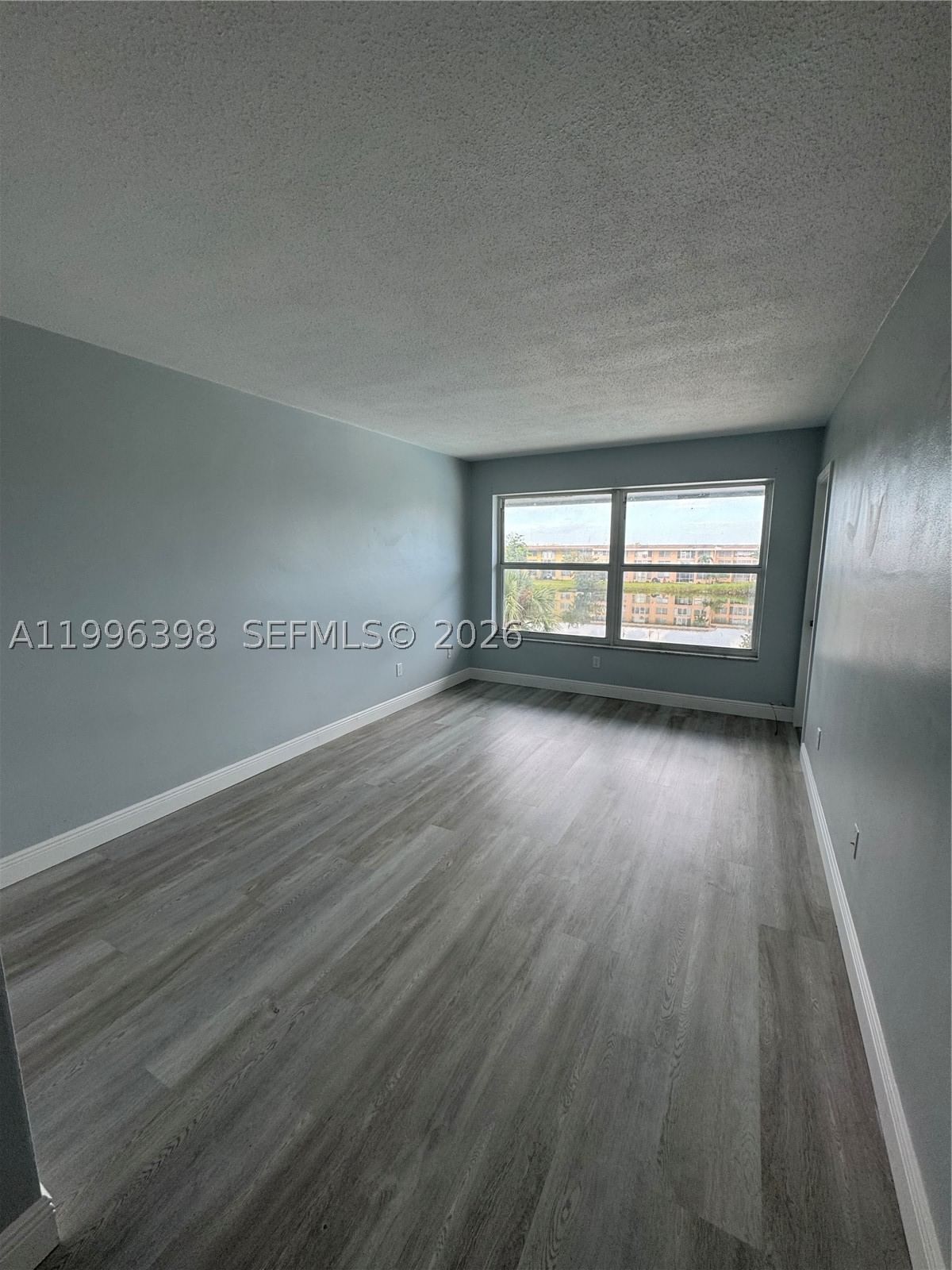 Real estate property located at 1398 191st St C305, Miami-dade, Second Forum Condo, Miami, FL