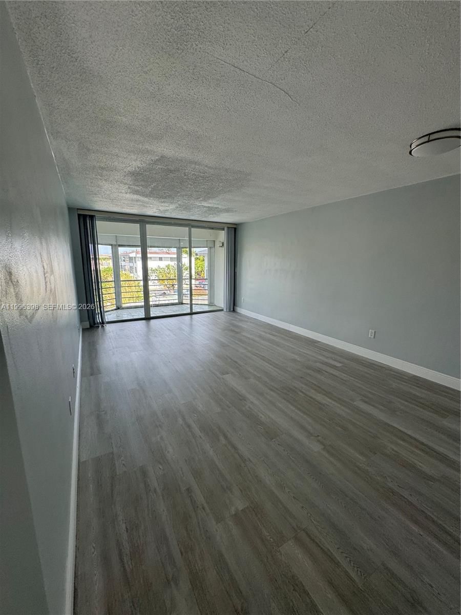 Real estate property located at 1398 191st St C305, Miami-dade, Second Forum Condo, Miami, FL