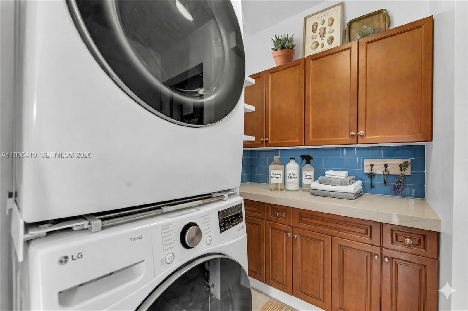 Real estate property located at 19530 55th Circle Place, Miami-dade, Lakes Of Acadia Unit 5, T, Miami Gardens, FL