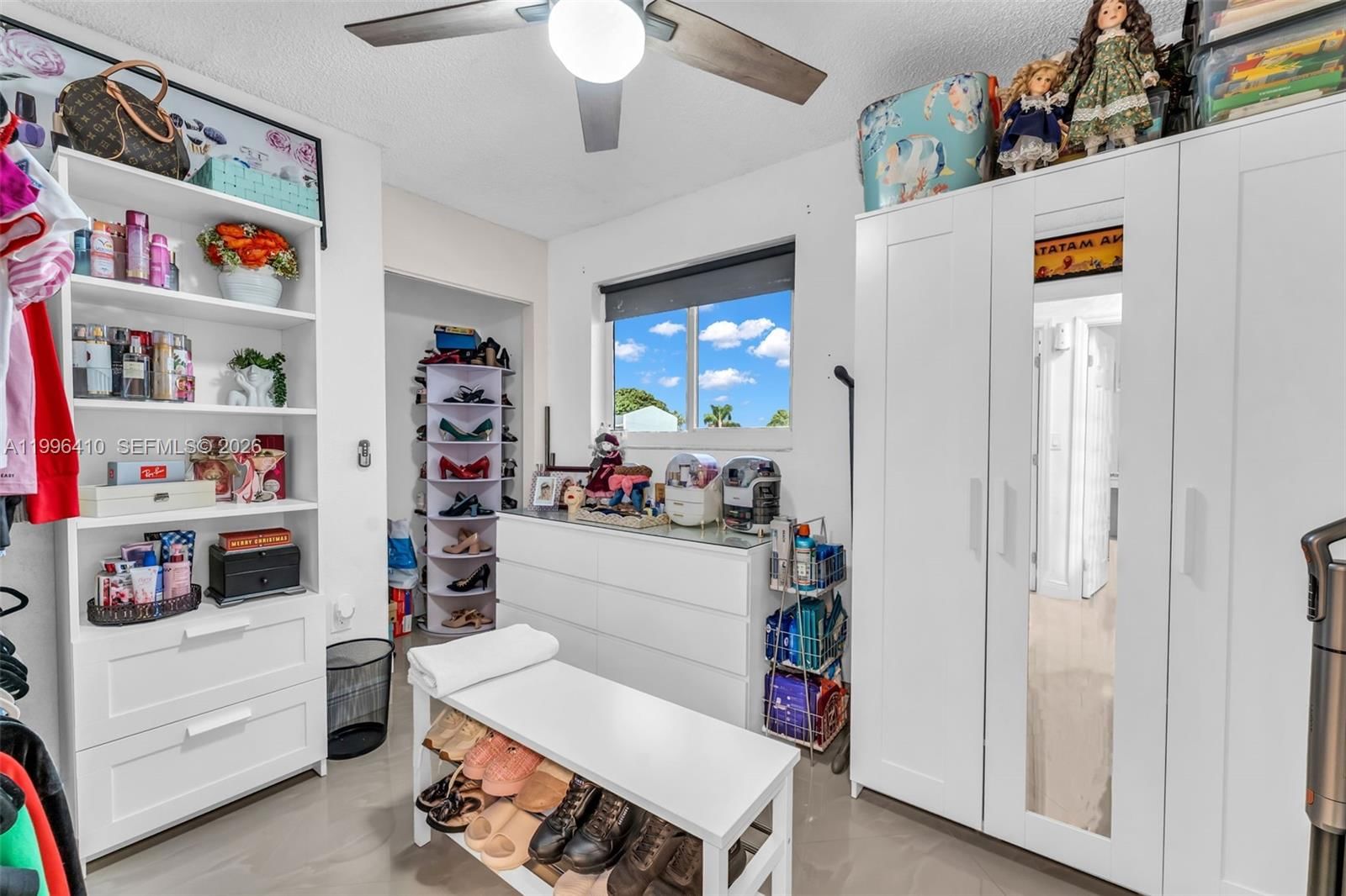 Real estate property located at 19530 55th Circle Place, Miami-dade, Lakes Of Acadia Unit 5, T, Miami Gardens, FL