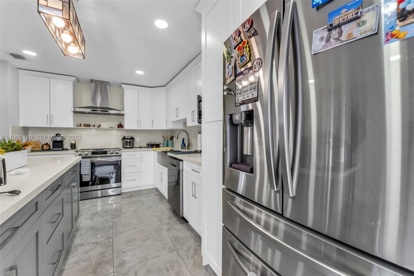 Real estate property located at 19530 55th Circle Place, Miami-dade, Lakes Of Acadia Unit 5, T, Miami Gardens, FL