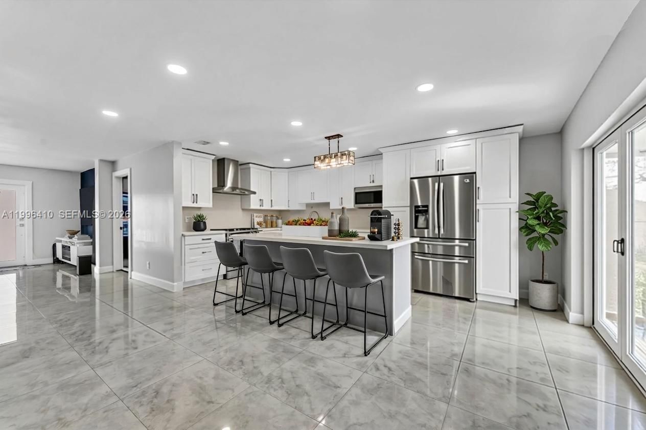 Real estate property located at 19530 55th Circle Place, Miami-dade, Lakes Of Acadia Unit 5, T, Miami Gardens, FL