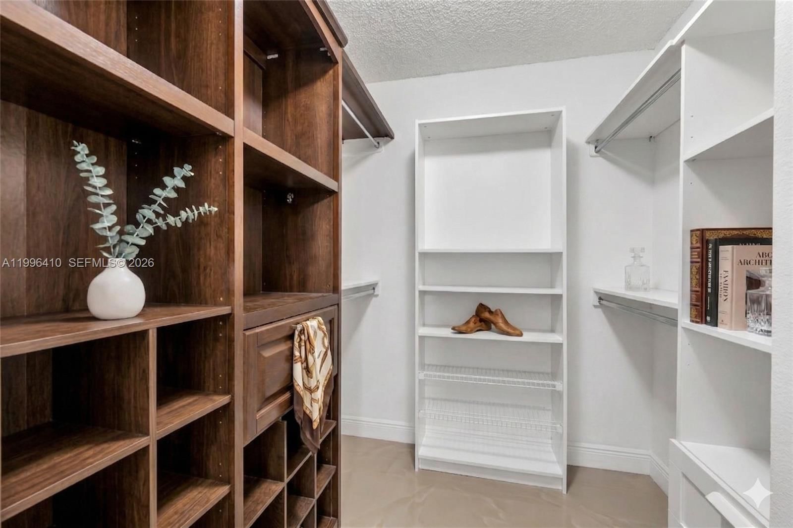 Real estate property located at 19530 55th Circle Place, Miami-dade, Lakes Of Acadia Unit 5, T, Miami Gardens, FL