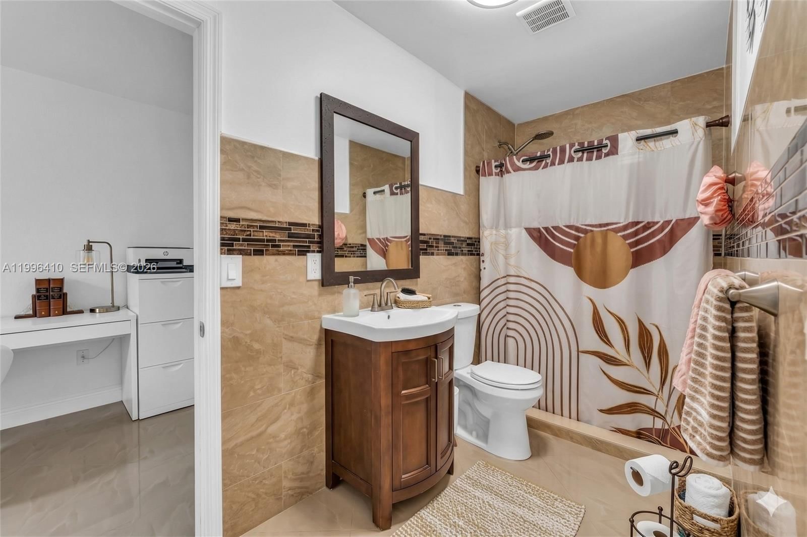 Real estate property located at 19530 55th Circle Place, Miami-dade, Lakes Of Acadia Unit 5, T, Miami Gardens, FL