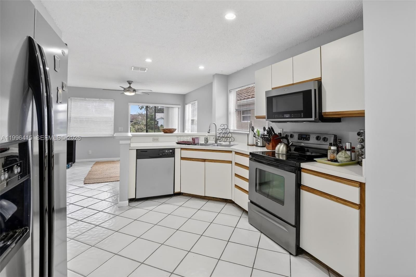 Real estate property located at 9481 Oak Grove Cir, Broward, Oak Grove At Forest Ridge, Davie, FL