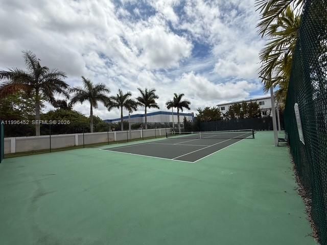 Real estate property located at 10412 63rd Ter, Miami-dade, Landmark At Doral, Doral, FL