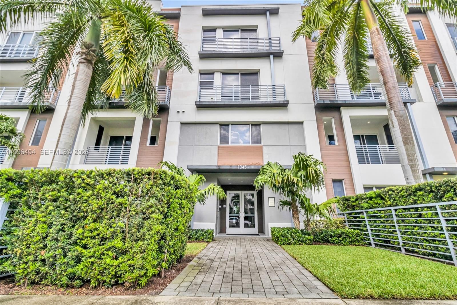 Real estate property located at 1045 18th Ave #102, Broward, Galleria Lofts Condo, Fort Lauderdale, FL
