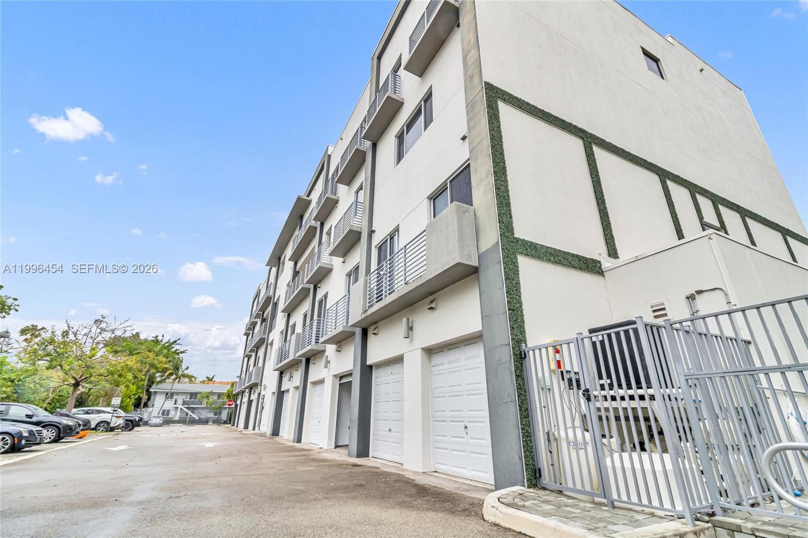 Real estate property located at 1045 18th Ave #102, Broward, Galleria Lofts Condo, Fort Lauderdale, FL