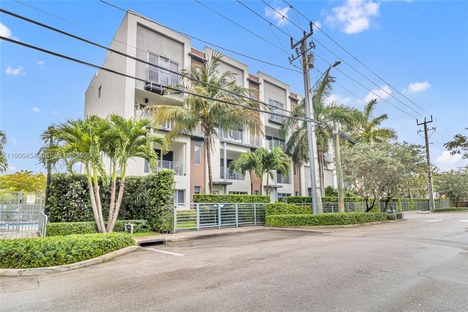 Real estate property located at 1045 18th Ave #102, Broward, Galleria Lofts Condo, Fort Lauderdale, FL