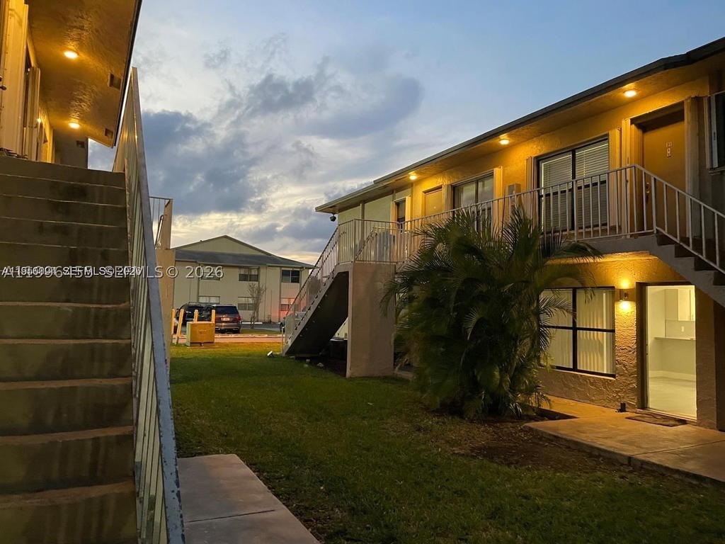 Real estate property located at 15354 72nd St #31-11, Miami-dade, Rozland Condo, Miami, FL
