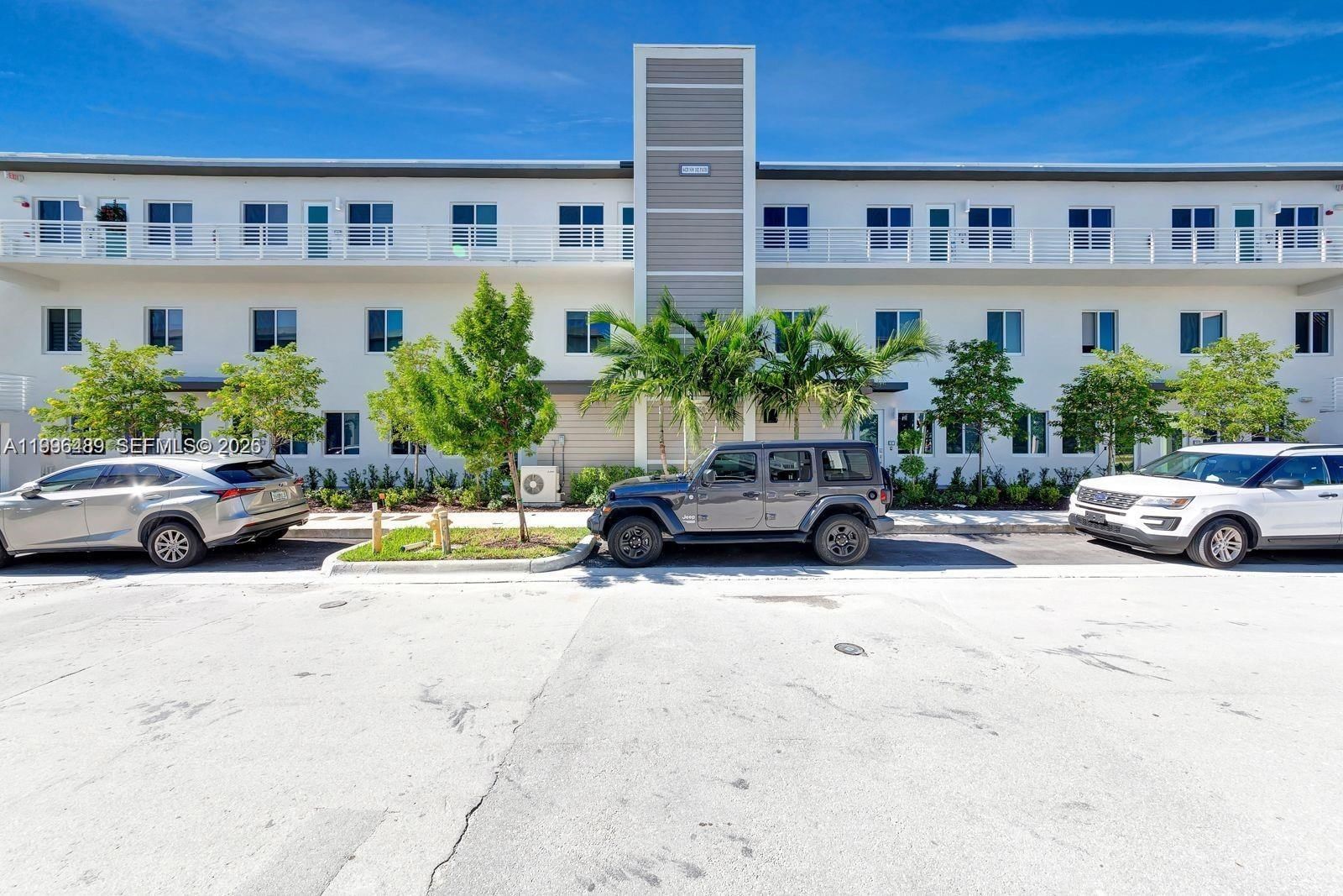 Real estate property located at 6420 102nd Path #303, Miami-dade, Landmark At Doral Condo N, Doral, FL