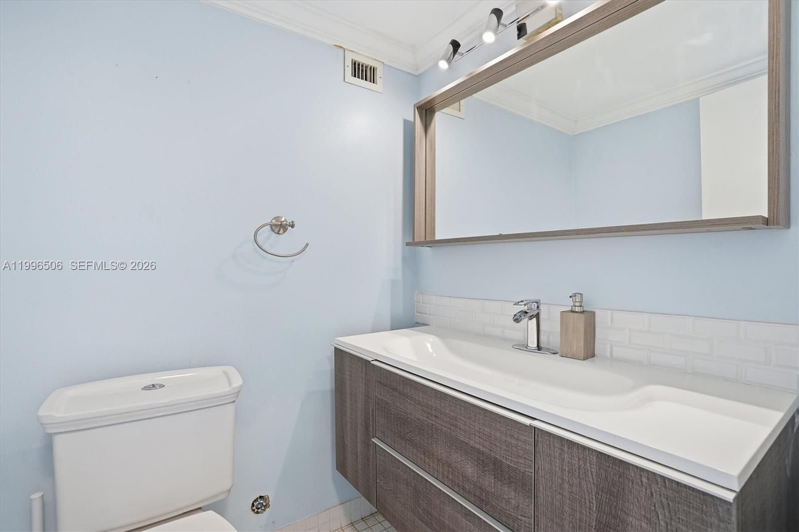 Real estate property located at 8233 Harding Ave #504, Miami-dade, Harding Hall Condominium, Miami Beach, FL