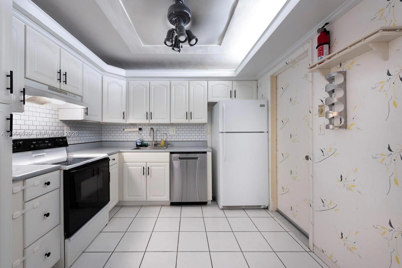 Real estate property located at 3161 Ocean Dr #809, Broward, Clifton Condo, Hallandale Beach, FL
