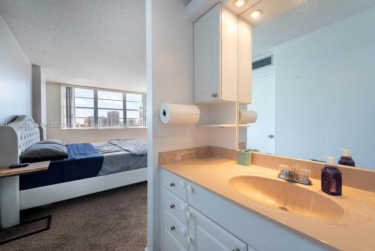 Real estate property located at 3161 Ocean Dr #809, Broward, Clifton Condo, Hallandale Beach, FL