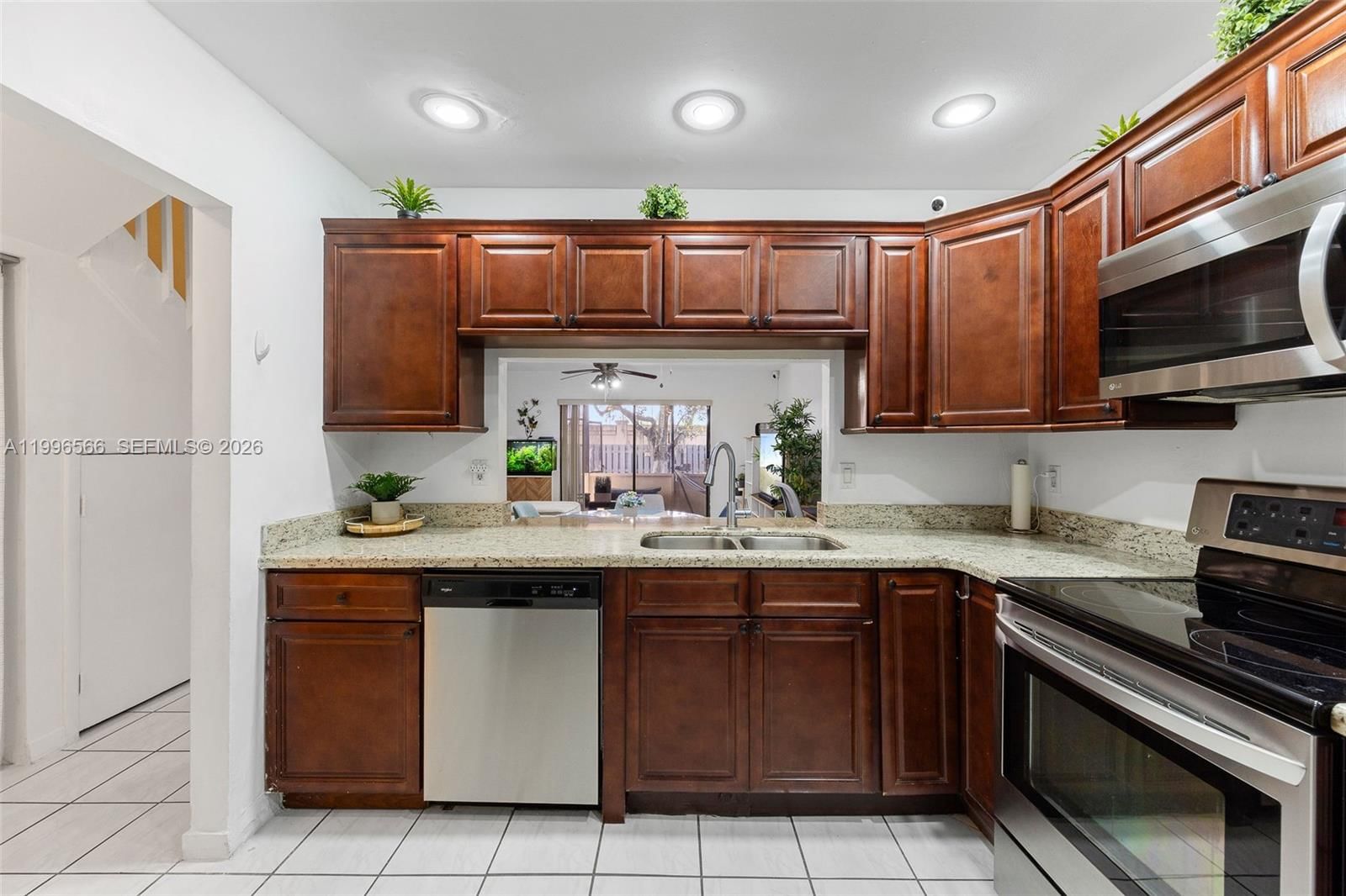 Real estate property located at 10500 3rd St, Broward, Pembroke Pointe Sec One, Pembroke Pines, FL