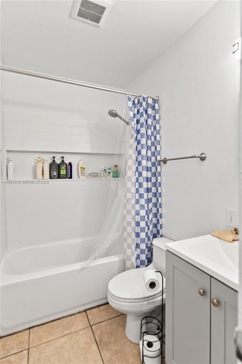 Real estate property located at 7690 7th Ct, Broward, North Lauderdale Village, North Lauderdale, FL
