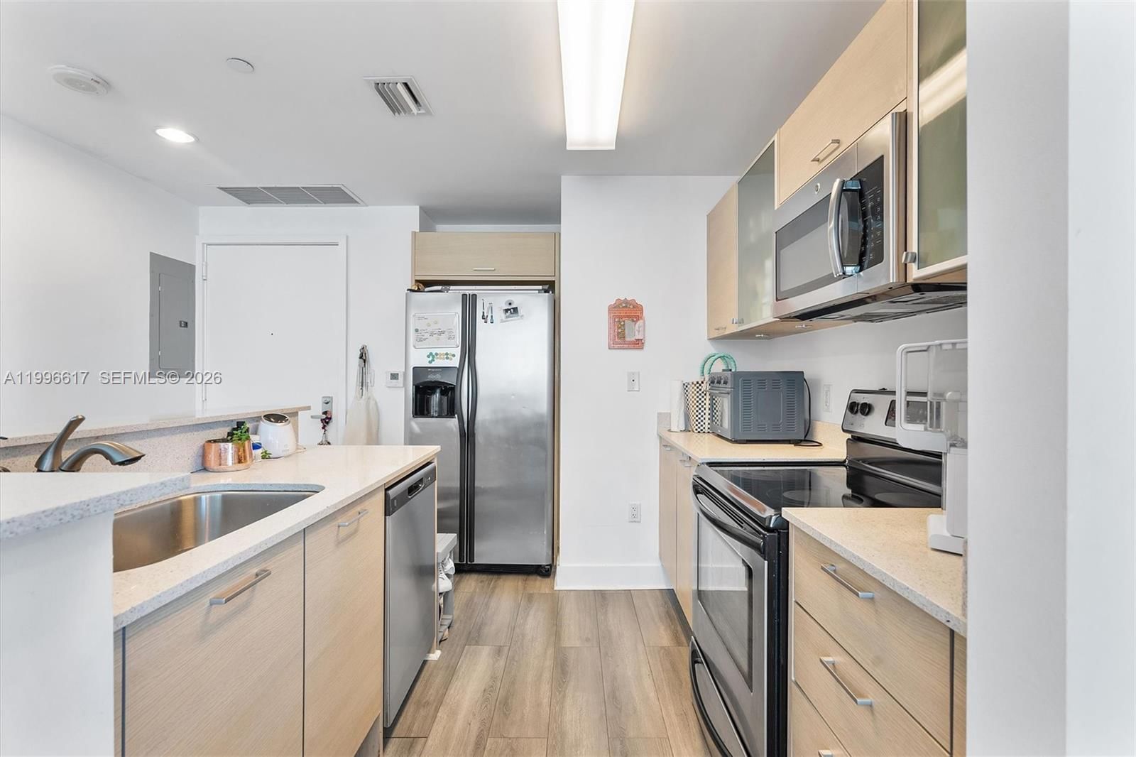 Real estate property located at 350 24th St #1007, Miami-dade, City 24 Condo, Miami, FL