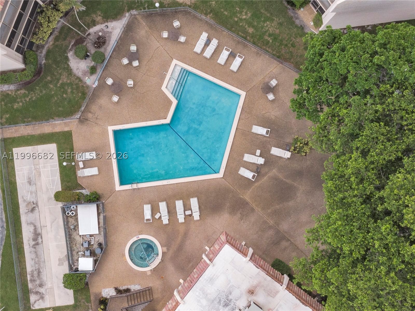 Real estate property located at 6755 Broward Blvd #405, Broward, Plantation Club A Condo, Plantation, FL