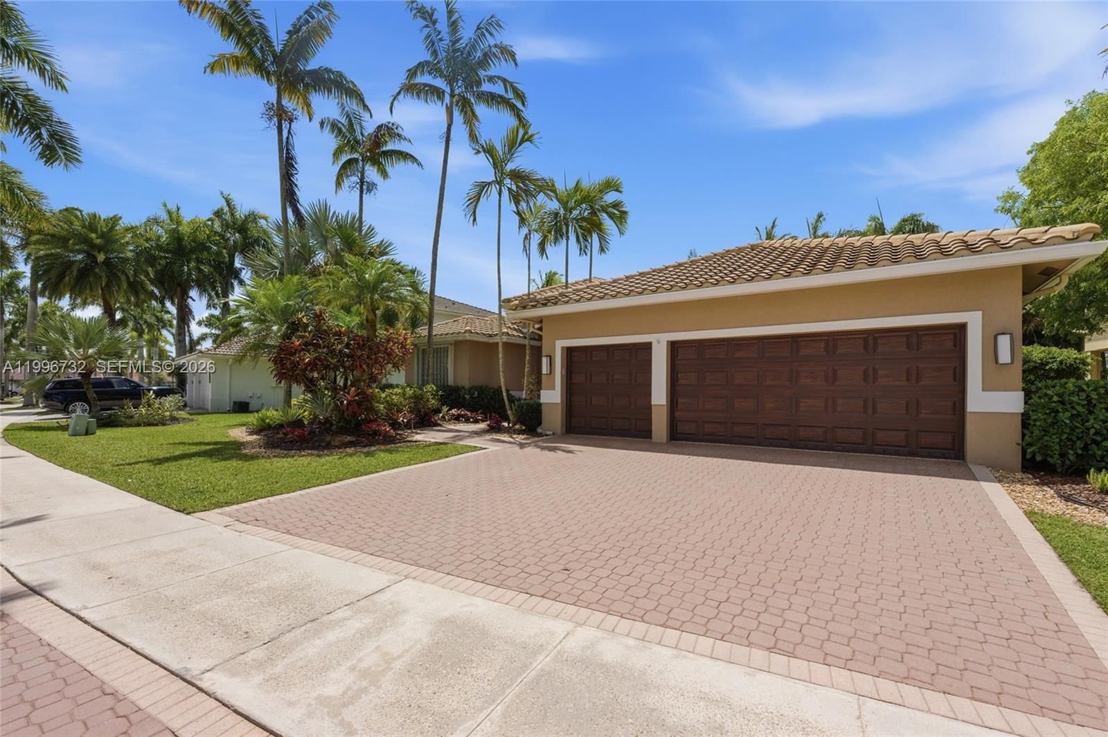 Real estate property located at 1783 Victoria Pointe Cir, Broward, Weston Hills Montclaire, Weston, FL