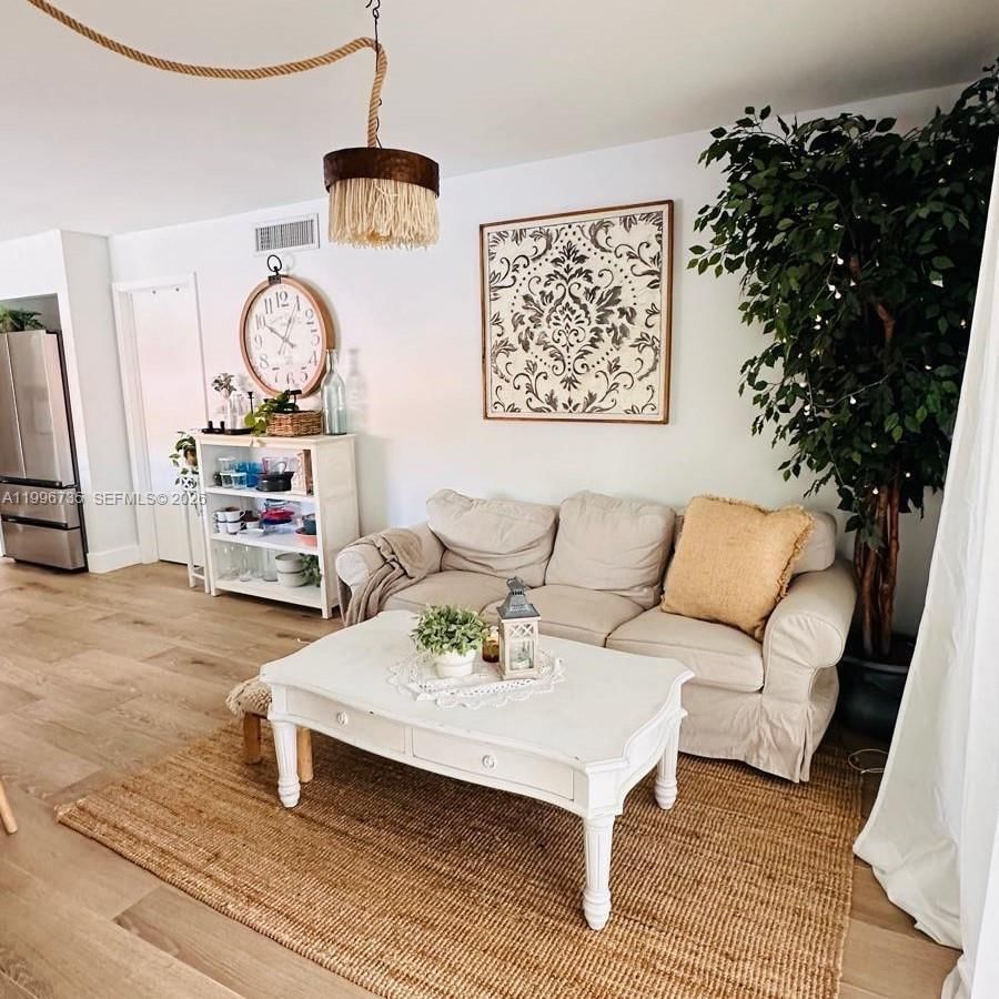 Real estate property located at 223 Lakeview Dr #204, Broward, Racquet Club Apartments A, Weston, FL