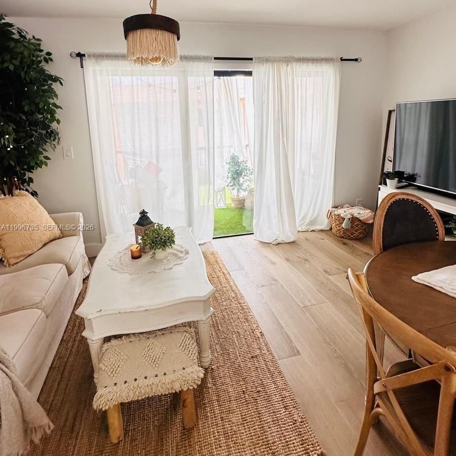 Real estate property located at 223 Lakeview Dr #204, Broward, Racquet Club Apartments A, Weston, FL