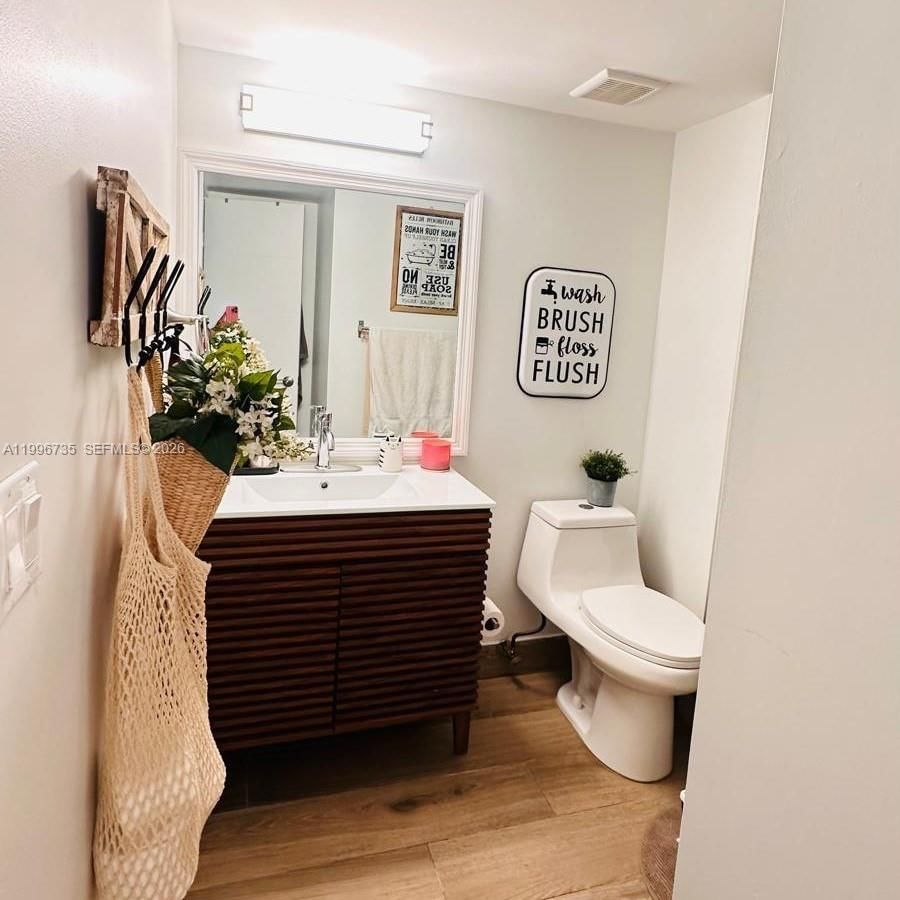 Real estate property located at 223 Lakeview Dr #204, Broward, Racquet Club Apartments A, Weston, FL