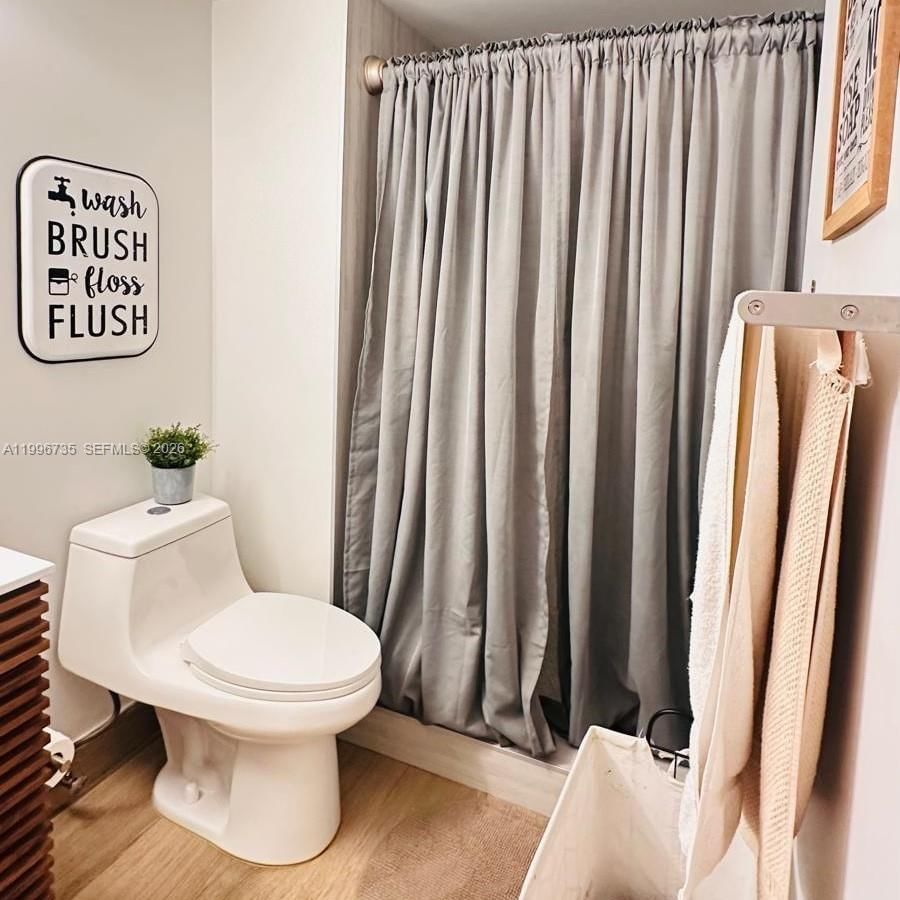 Real estate property located at 223 Lakeview Dr #204, Broward, Racquet Club Apartments A, Weston, FL