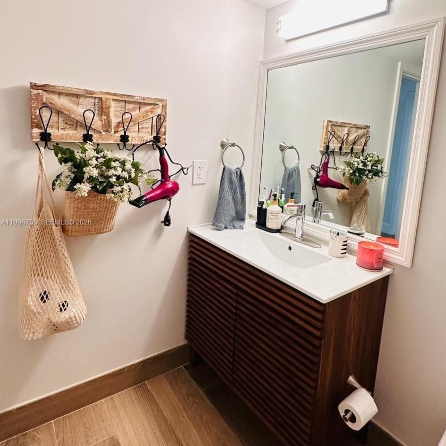 Real estate property located at 223 Lakeview Dr #204, Broward, Racquet Club Apartments A, Weston, FL