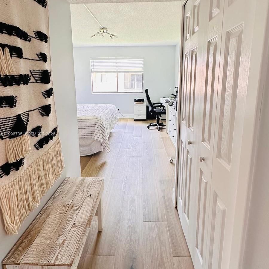 Real estate property located at 223 Lakeview Dr #204, Broward, Racquet Club Apartments A, Weston, FL