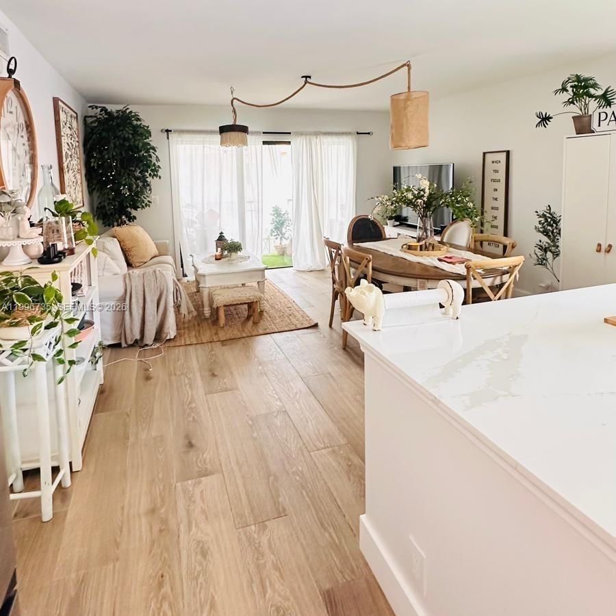 Real estate property located at 223 Lakeview Dr #204, Broward, Racquet Club Apartments A, Weston, FL