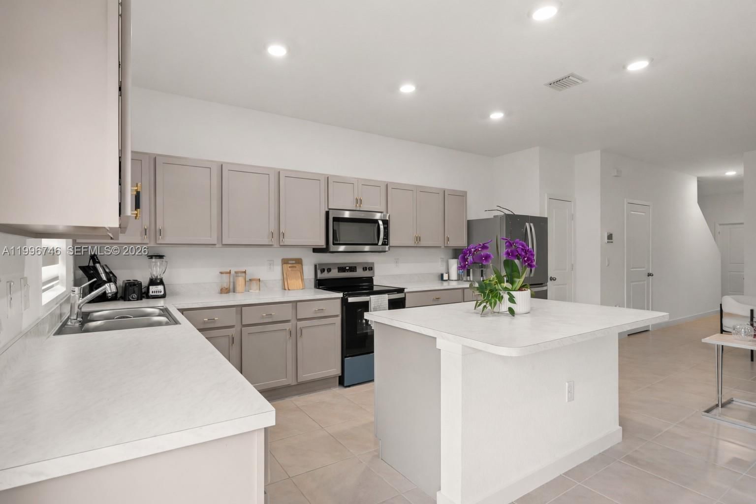 Real estate property located at 848 3rd Ter, Broward, Highland Oaks, Pompano Beach, FL